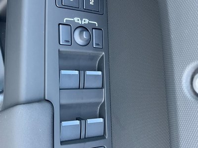 2025 LAND Rover DEFENDER thumbnail 36