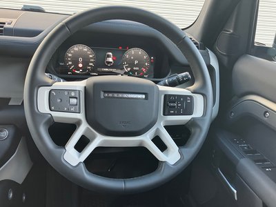 2025 LAND Rover DEFENDER photo 16