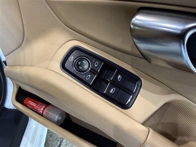 2016 Porsche CAYMAN photo 9
