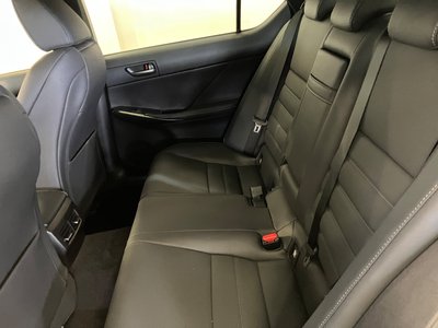 2021 Lexus IS — миниатюра 18