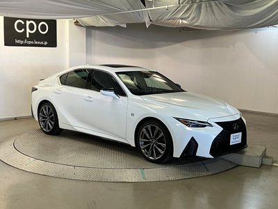 2021 Lexus IS — миниатюра 9