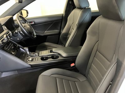 2021 Lexus IS — миниатюра 17