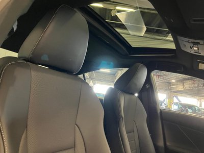 2021 Lexus IS — миниатюра 5