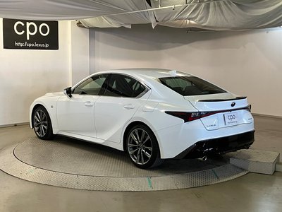 2021 Lexus IS — миниатюра 8