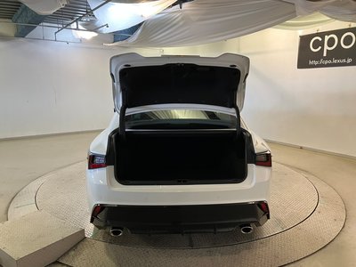 2021 Lexus IS — миниатюра 11