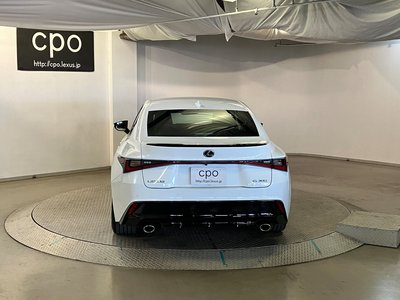 2021 Lexus IS — миниатюра 10