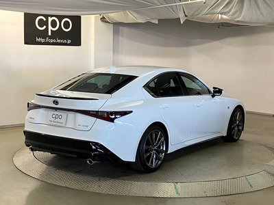 2021 Lexus IS — миниатюра 3