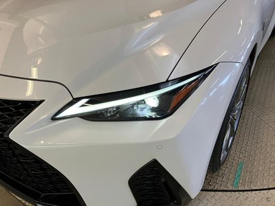 2021 Lexus IS — миниатюра 13