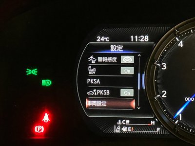 2021 Lexus IS — миниатюра 24