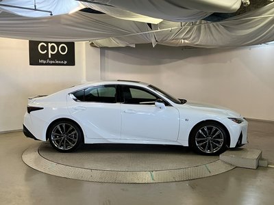 2021 Lexus IS — миниатюра 7