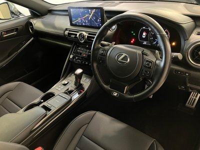 2021 Lexus IS — миниатюра 4