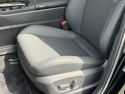 صورة 16 لـ 2025 Toyota CROWN SPORT