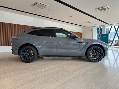 2026 Aston Martin DBX — фото 9