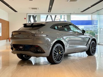 2026 Aston Martin DBX — фото 6