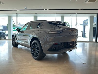 2026 Aston Martin DBX — фото 13