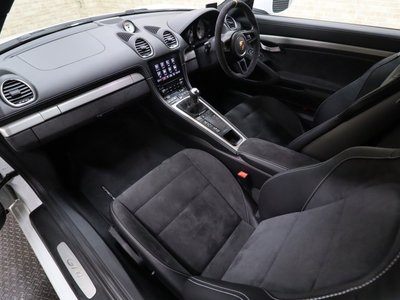 2021 Porsche 718 thumbnail 24