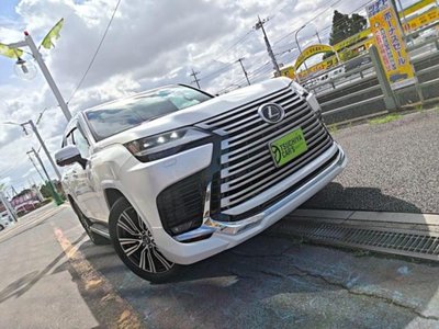 2023 Lexus LX photo 9