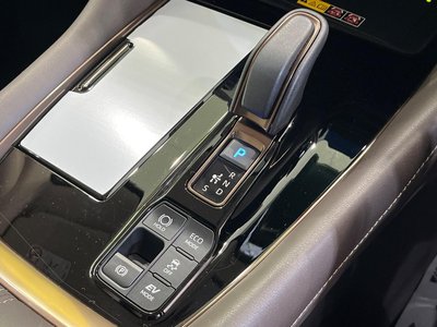 صورة 23 لـ 2025 Toyota ALPHARD