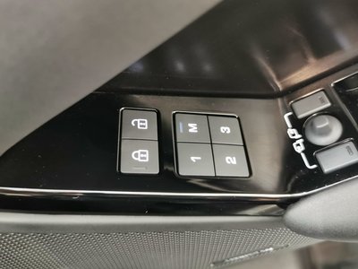 2025 LAND Rover RANGE ROVER VELAR — миниатюра 20