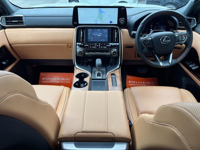 2025 Lexus LX thumbnail 17