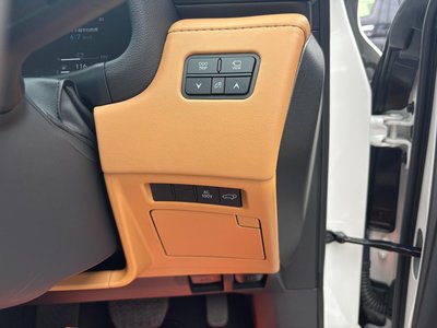 2025 Lexus LX thumbnail 30