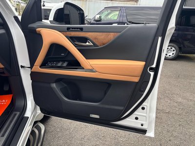 2025 Lexus LX thumbnail 21