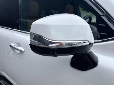 2025 Lexus LX photo 14