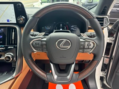 2025 Lexus LX thumbnail 23
