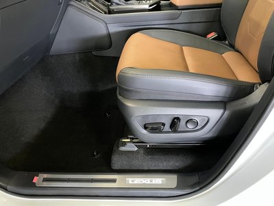2025 Lexus GX photo 15