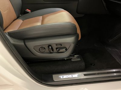 2025 Lexus GX photo 16