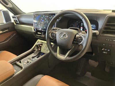 2025 Lexus GX photo 3