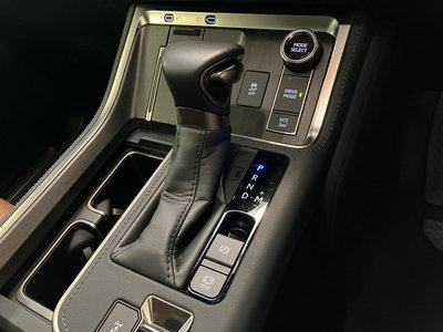 2025 Lexus GX photo 26