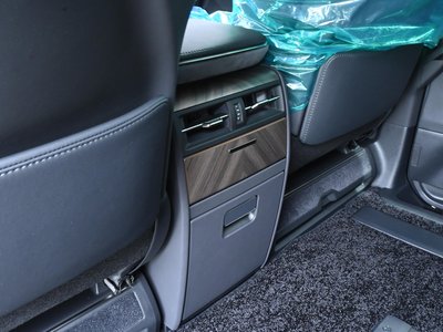2026 Lexus LM thumbnail 37