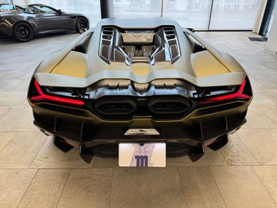 صورة 16 لـ 2024 Lamborghini REVUELTO