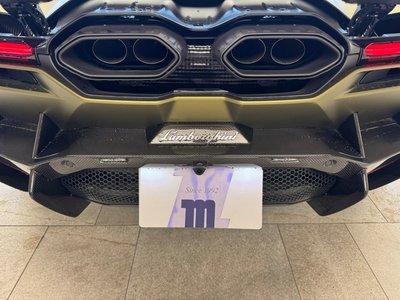 صورة 34 لـ 2024 Lamborghini REVUELTO