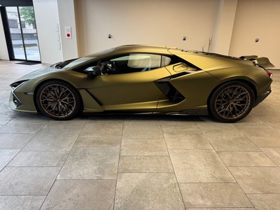 صورة 18 لـ 2024 Lamborghini REVUELTO