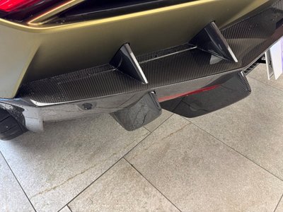 صورة 33 لـ 2024 Lamborghini REVUELTO