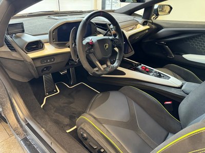 صورة 19 لـ 2024 Lamborghini REVUELTO