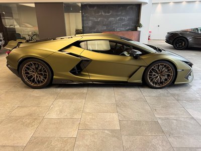صورة 14 لـ 2024 Lamborghini REVUELTO