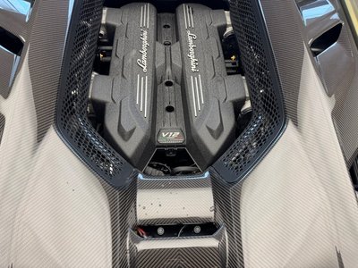 صورة 45 لـ 2024 Lamborghini REVUELTO
