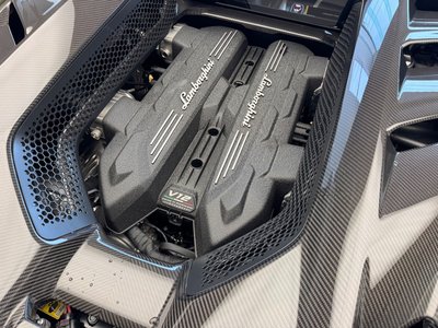 صورة 47 لـ 2024 Lamborghini REVUELTO