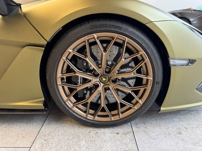 صورة 41 لـ 2024 Lamborghini REVUELTO