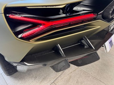 صورة 32 لـ 2024 Lamborghini REVUELTO