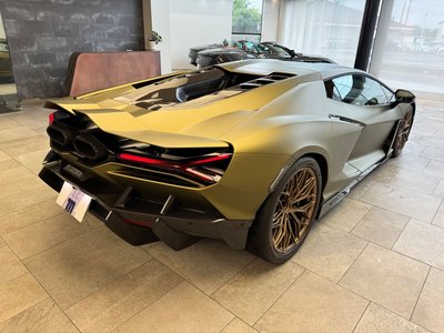 صورة 15 لـ 2024 Lamborghini REVUELTO