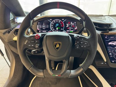 صورة 51 لـ 2024 Lamborghini REVUELTO