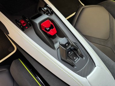 صورة 59 لـ 2024 Lamborghini REVUELTO