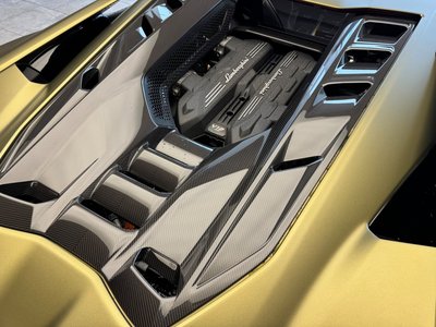 صورة 46 لـ 2024 Lamborghini REVUELTO