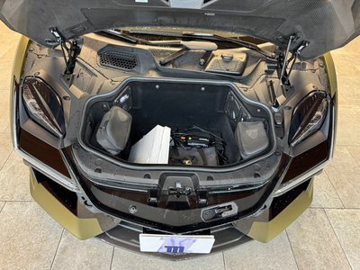 صورة 66 لـ 2024 Lamborghini REVUELTO