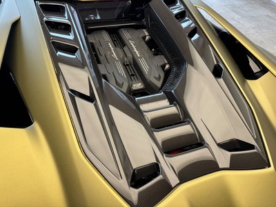صورة 43 لـ 2024 Lamborghini REVUELTO