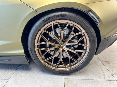 صورة 39 لـ 2024 Lamborghini REVUELTO